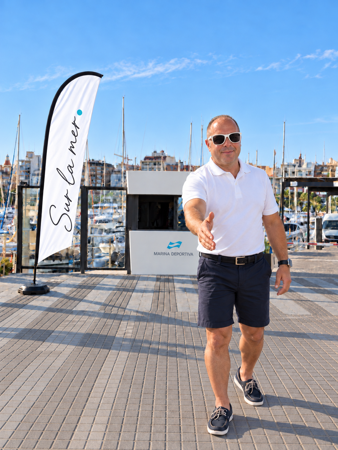Retrato de Ben, fundador de Sur la mer, en la marina